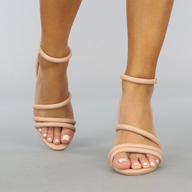 Lachsrosa Sandalen mit breiten Riemen
