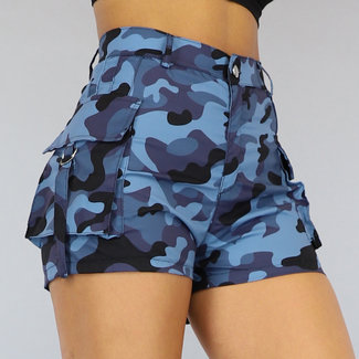 Blaue Cargo-Shorts mit Tarnmuster