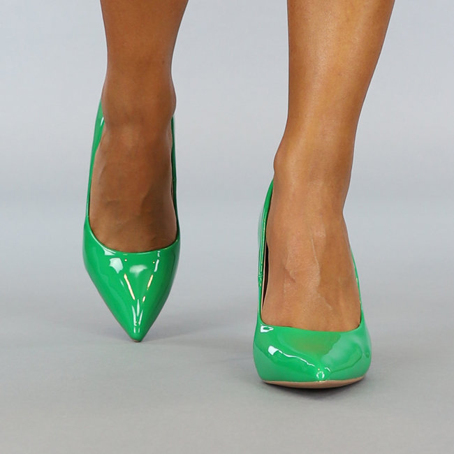 Grüne Stiletto Lack Pumps mit spitzer Nase