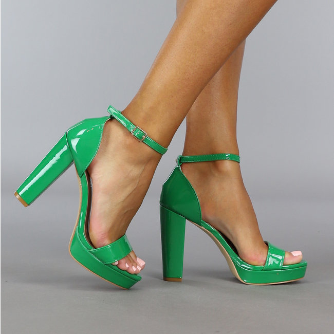 Grüne Peeptoe-Sandalen aus Lack