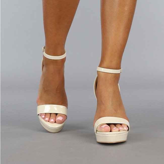 Beige Lack Peeptoe Sandalen