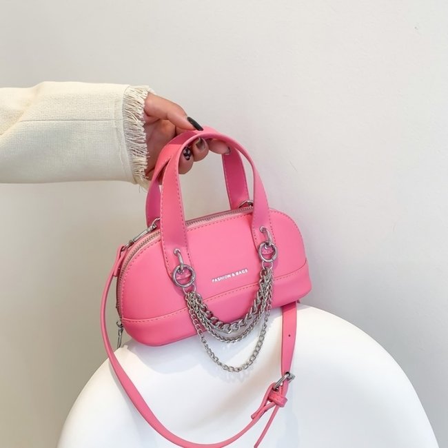 Kleine rosa Handtasche mit Kettendetail