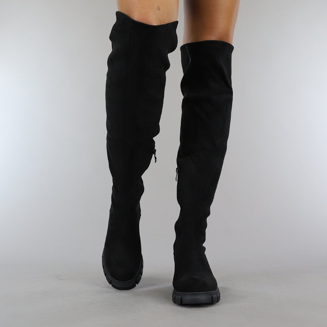 Schwarze Overknee-Stiefel aus Wildleder mit grober Sohle