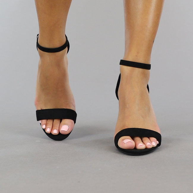 Schwarze Wildleder-Sandalen mit hohem Absatz