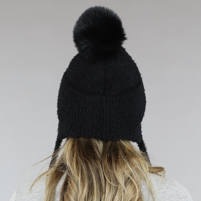 Weiche schwarze Wollmütze mit Bommeln