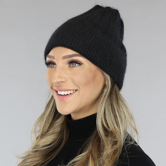 OP=OP.14.AV Schwarze Beanie mit Zopfmuster