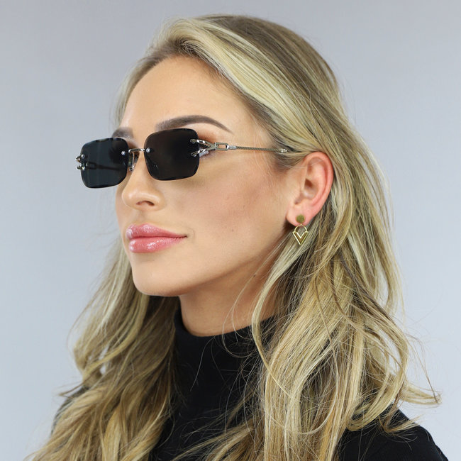 Schwarze Sonnenbrille mit Diamantschliff und goldenem Gestell