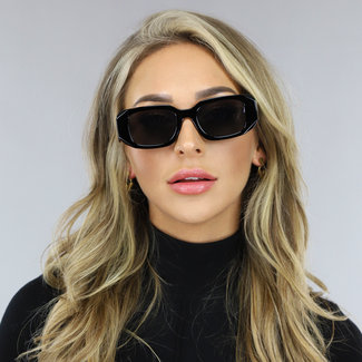 Schwarze Sonnenbrille mit klobigem Gestell