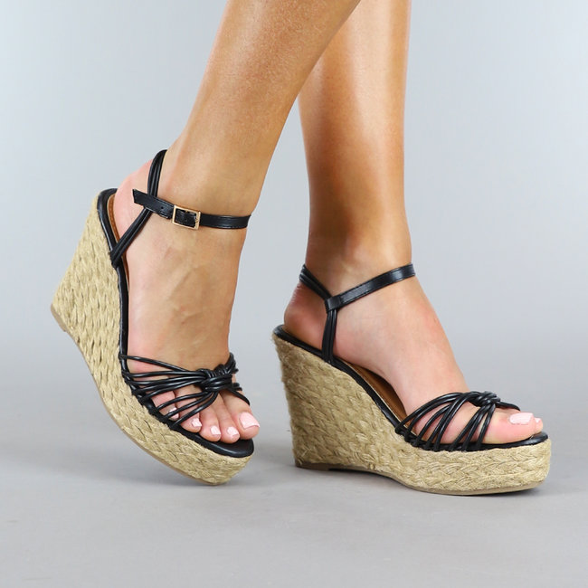 Schwarze High Wedge Heels mit Riemchendetails