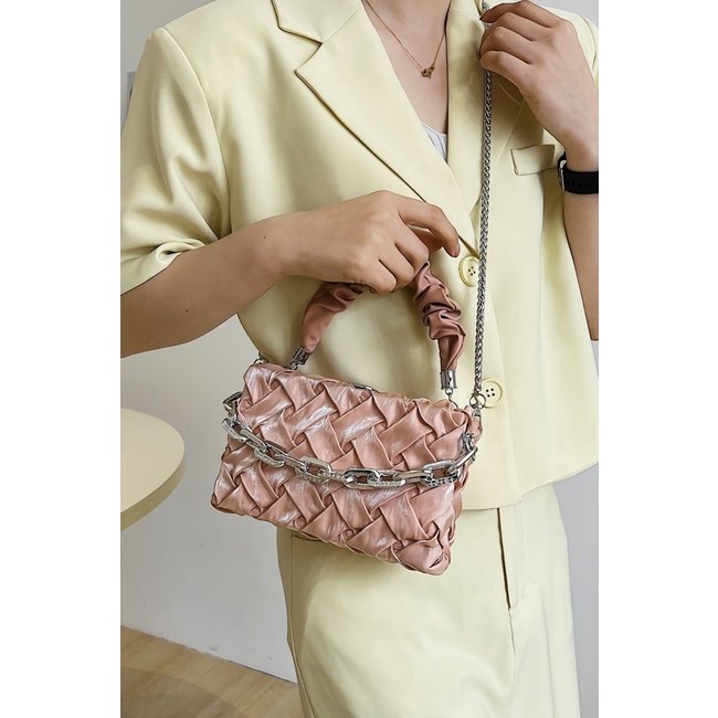 Geflochtene Clutch Bag mit plissiertem Band