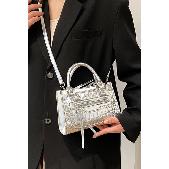 Silberne Metallic-Tasche mit Muster