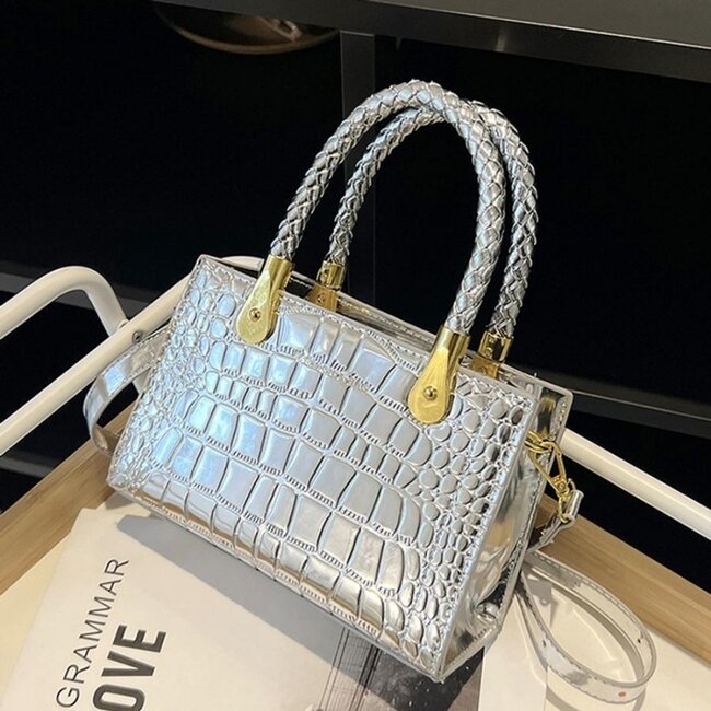 Kleine silberne Metallic-Kroko-Tasche mit geflochtenem Henkel