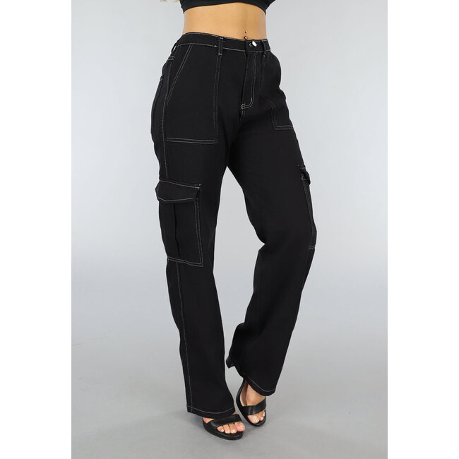 Große schwarze Baggy Cargo-Hose mit weißen Nähten