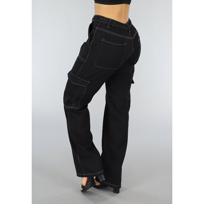 Große schwarze Baggy Cargo-Hose mit weißen Nähten