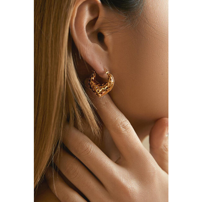 Gold-Ohrringe mit Mini-Herzen