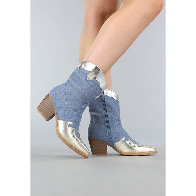 Cowboystiefel aus Denim mit goldenen Details