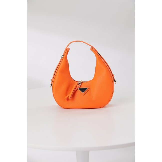 Runde orangefarbene Tasche in Lederoptik