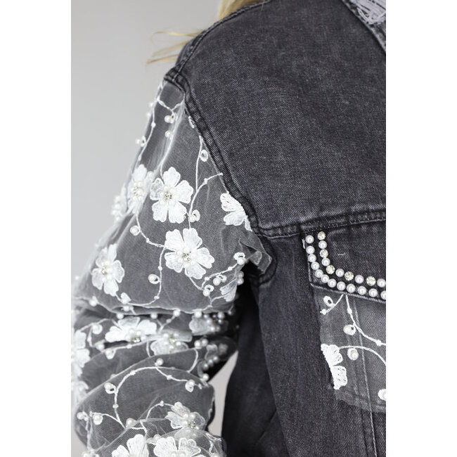 Schwarze Denimjacke mit Blumenstickerei