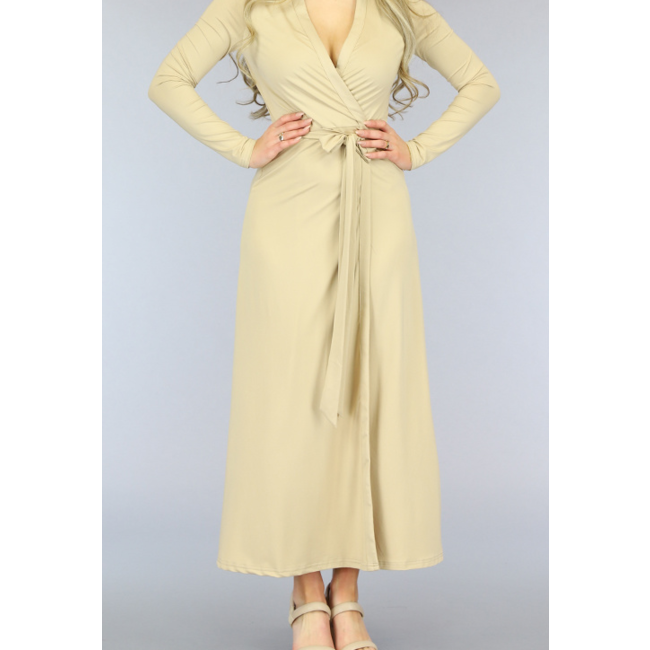 Beigefarbenes Maxikleid mit Revers und Knopfleiste