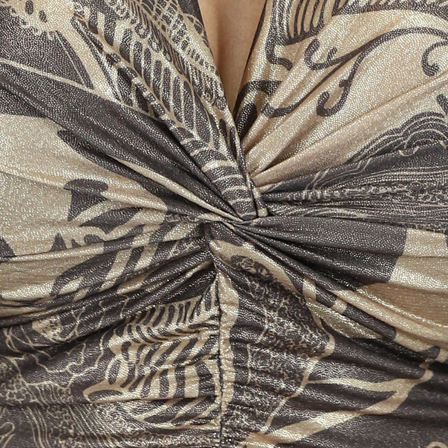 Braunes plissiertes Kleid mit Dschungelmuster und Twist-Detail