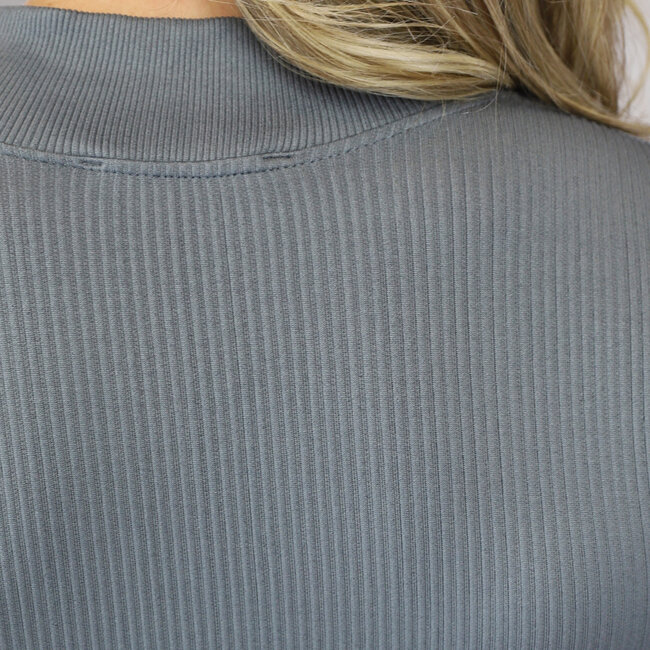 Graues Rippen-Sporttop mit Reißverschluss