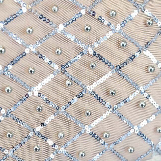 Silbernes langärmeliges Mesh-Top mit Perlen