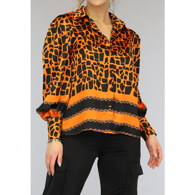 Orangefarbene, locker sitzende Bluse mit Giraffen- und Kettenprint