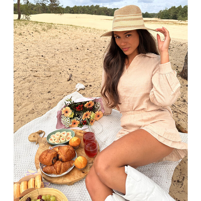 Strandhut aus braunem und beigem Stroh