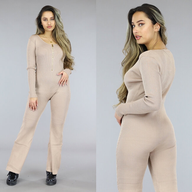 Beigefarbener Flair Jumpsuit aus geripptem Stoff mit kleinem Reißverschluss