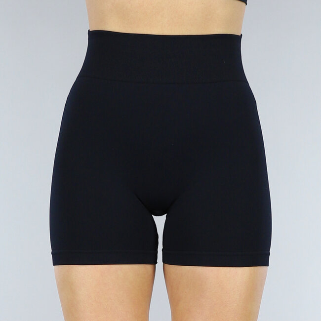 Schwarze Sport Short mit Scrunch