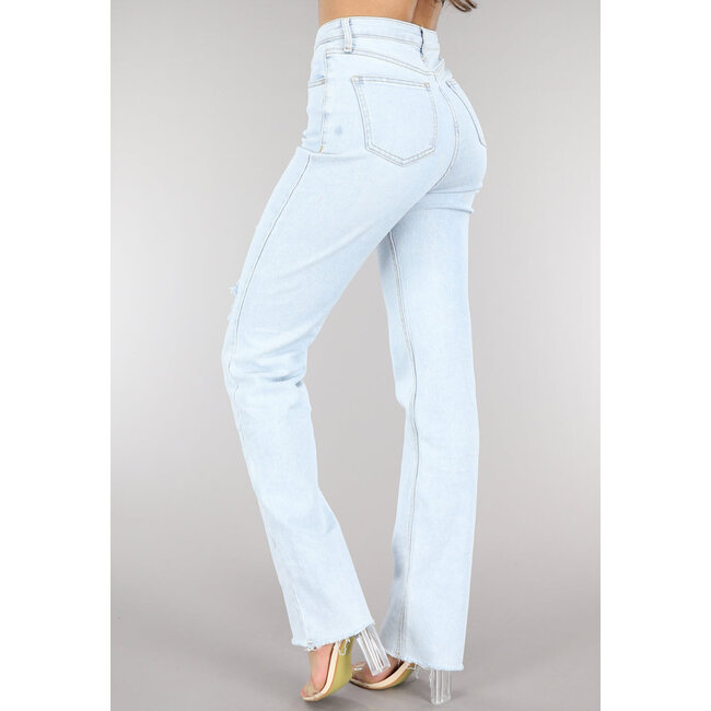 Hellblaue Jeans mit Rissen