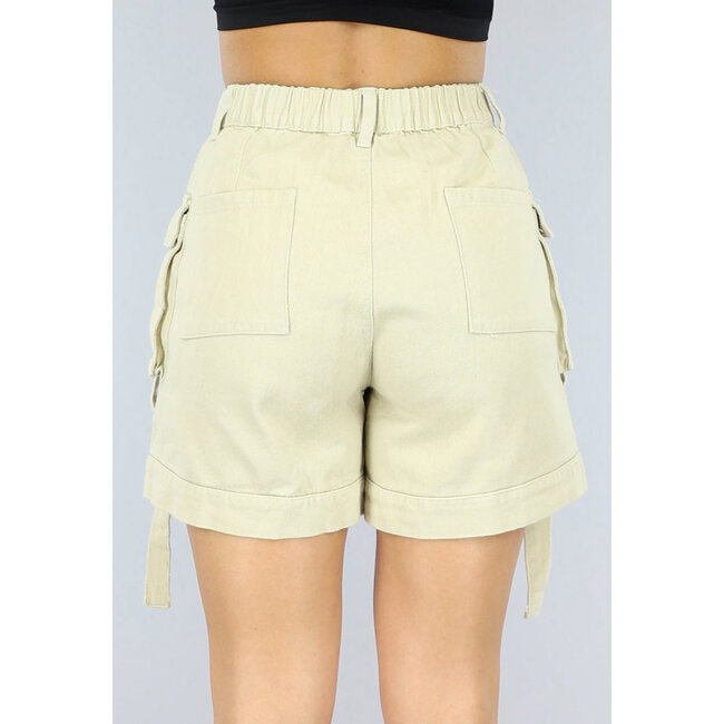 Khakifarbene Cargo-Shorts in lockerer Passform