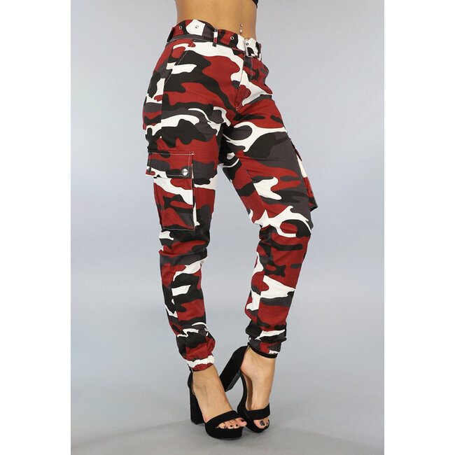 Rostbraune Cargohose mit Camouflage-Druck