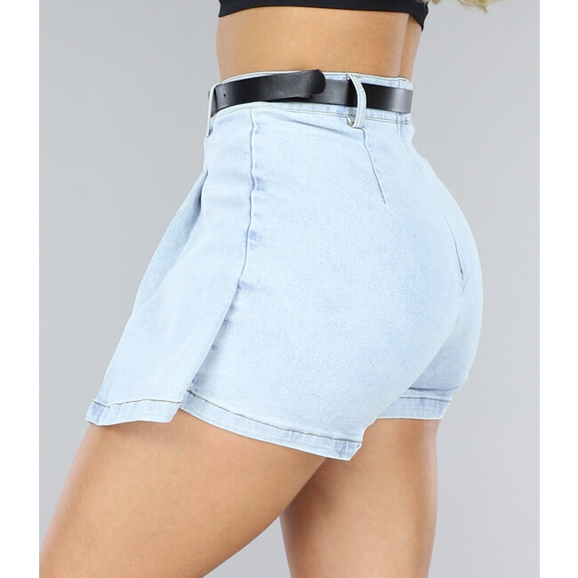 Hellblauer Skater-Skort mit Riemen