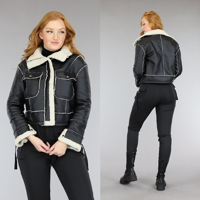 Schwarze Lammy-Jacke in Lederoptik mit beigem Teddy