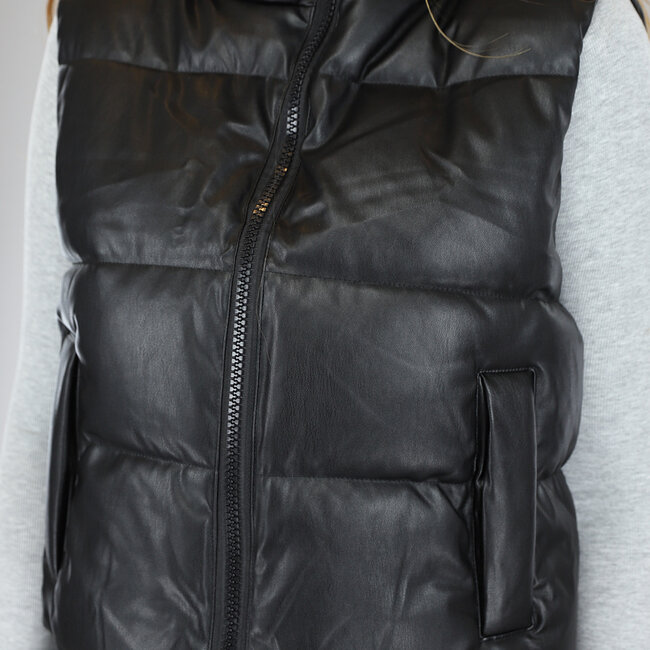 Schwarzer gepolsterter Bodywarmer in Lederoptik