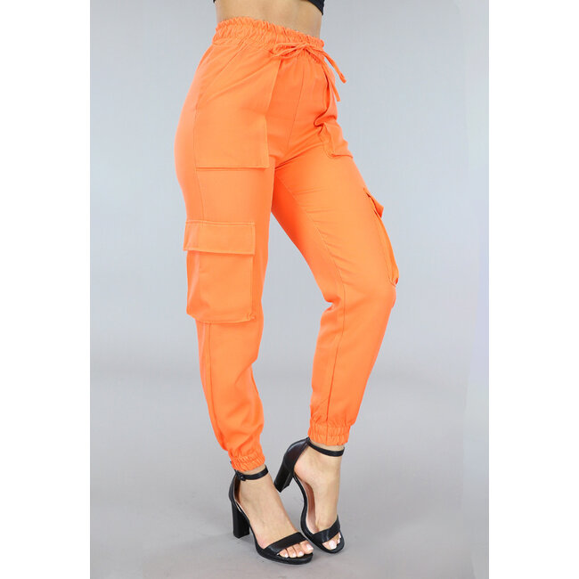 Orangefarbene elastische Hose mit Cargo-Taschen