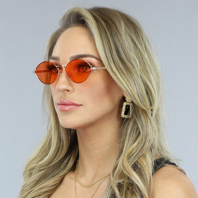 Ovale Sonnenbrille mit orangefarbenen Gläsern