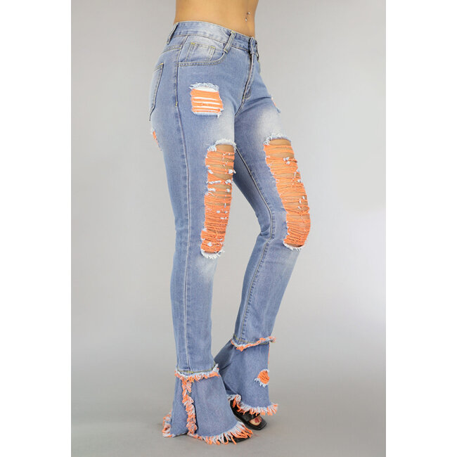 Blaue Jeans mit mittlerer Taille und orangefarbenen Rissen