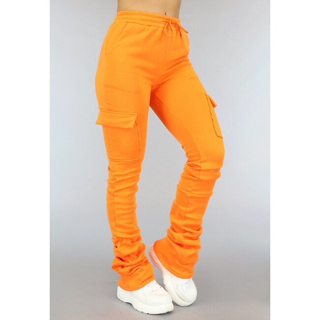 Orangefarbene Cargo-Sweatpants mit plissierten Beinen