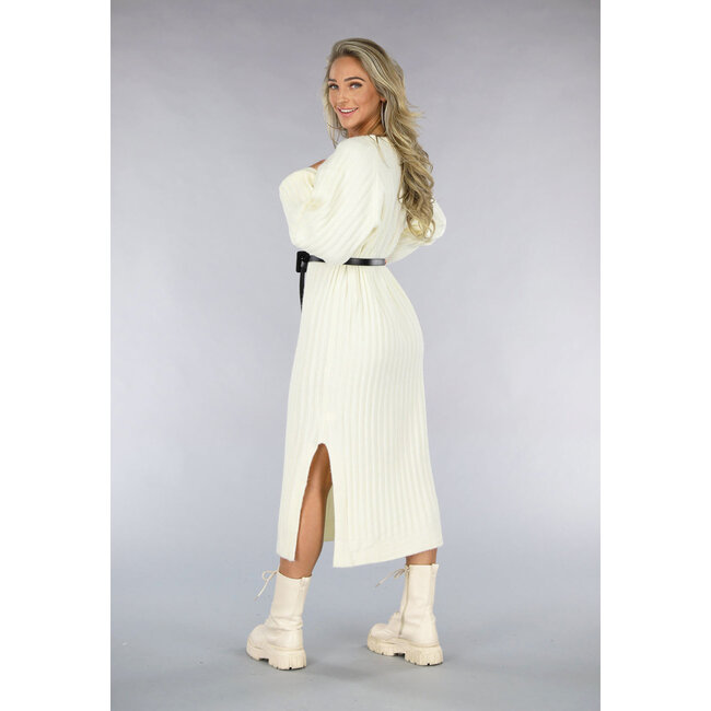 Weißes Strickpulloverkleid aus geripptem Stoff