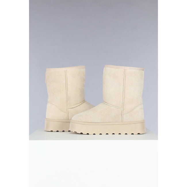 Beige Winterstiefel in Wildlederoptik mit Plateausohle