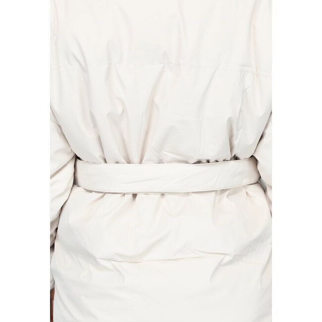 Beigefarbene Pufferjacke mit dickem Kragen