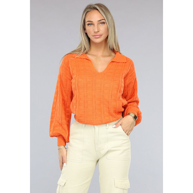 Orangefarbener Pullover mit Polokragen und Puffärmeln