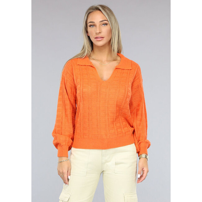 Orangefarbener Pullover mit Polokragen und Puffärmeln