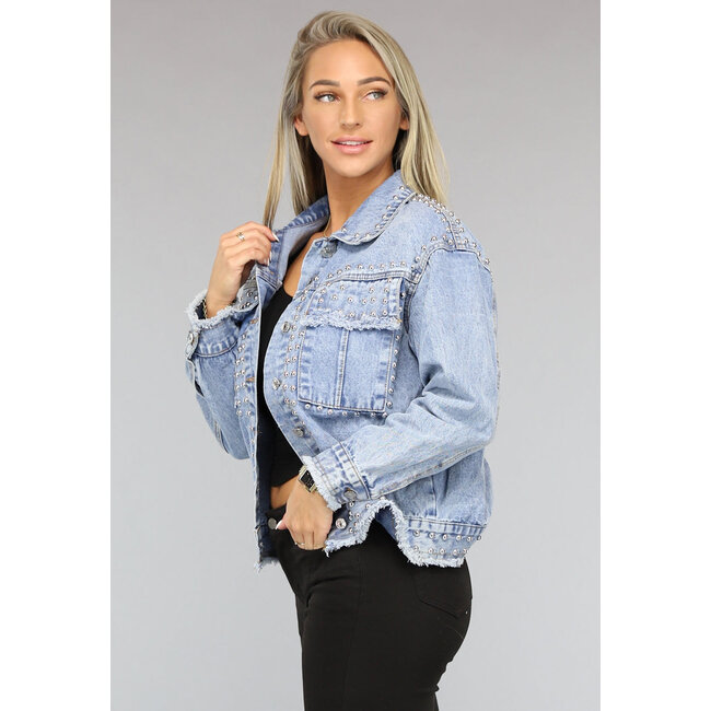 Jeansjacke mit Nieten und Knopfverschluss