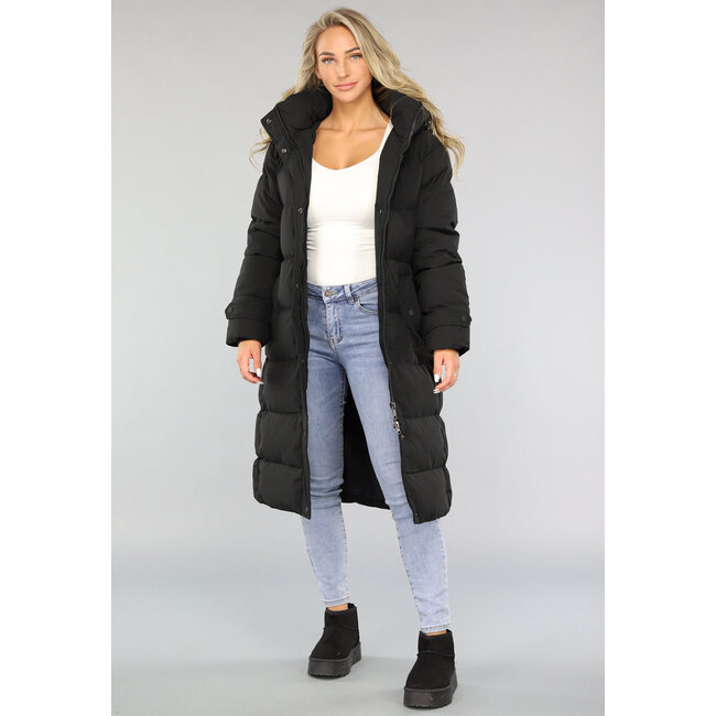 Schwarze lange Daunenjacke mit Taillenband