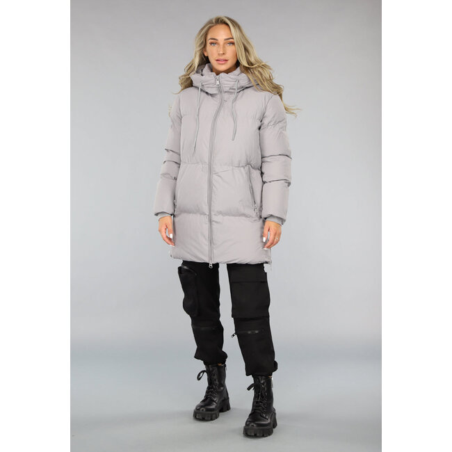 Graue geräumige Winterdaunenjacke mit Kapuze und Reißverschlüssen