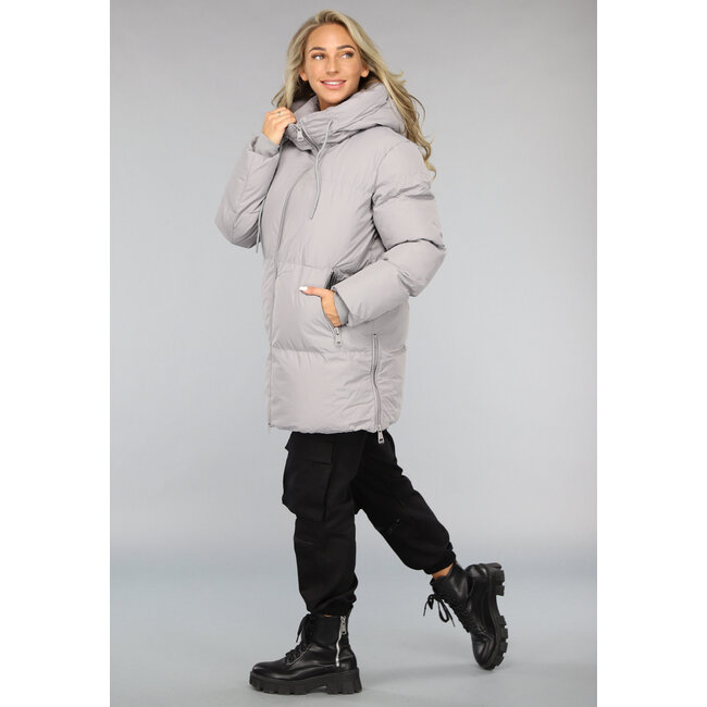 Graue geräumige Winterdaunenjacke mit Kapuze und Reißverschlüssen