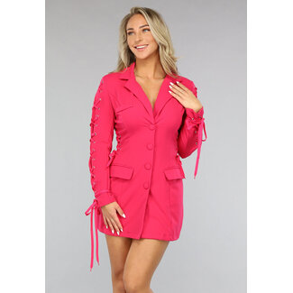 Fuchsiafarbenes Blazerkleid mit Spitzendetails